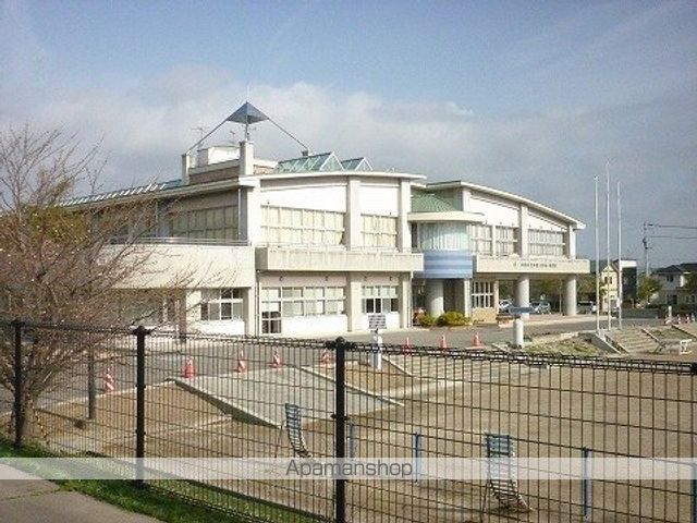 小学校　まゆみ小学校（小学校）まで450m