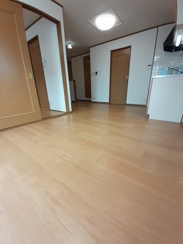 居室・リビング　こちらの居間で趣味の時間をお楽しみください