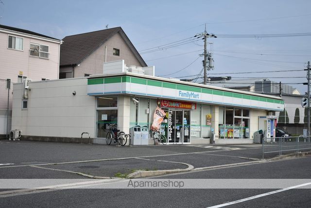 コンビニ　ファミリーマート（コンビニ）まで869m