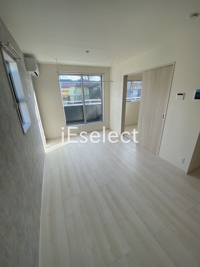 居室・リビング　2面採光で明るいリビングです