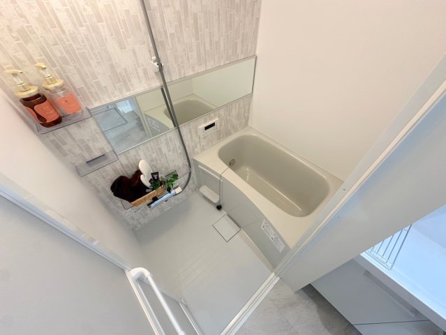 バス・シャワールーム　広めのお風呂は一日の疲れを癒してくれます。