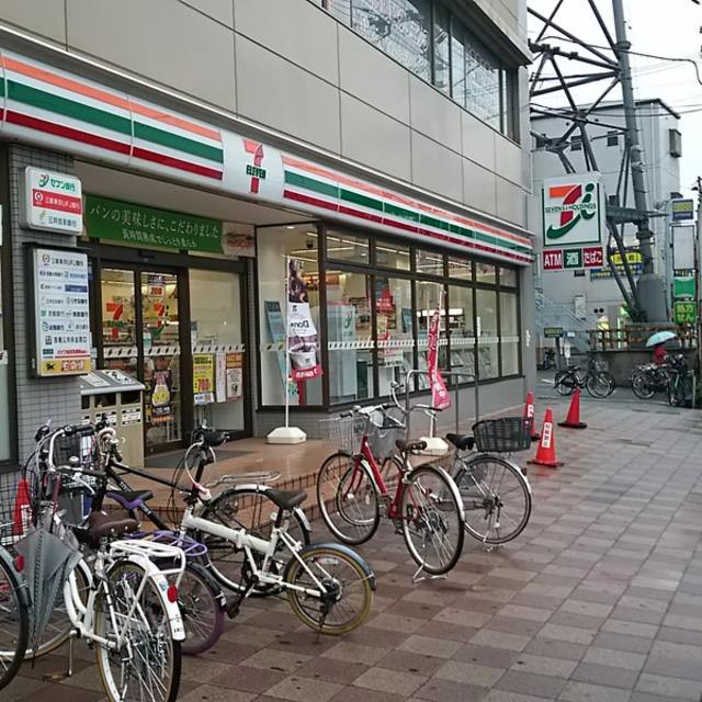 コンビニ　セブンイレブン大阪出戸駅前店（コンビニ）まで682m