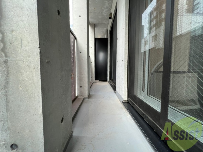 バルコニー　バルコニーは幅があり、広い印象を受けました。