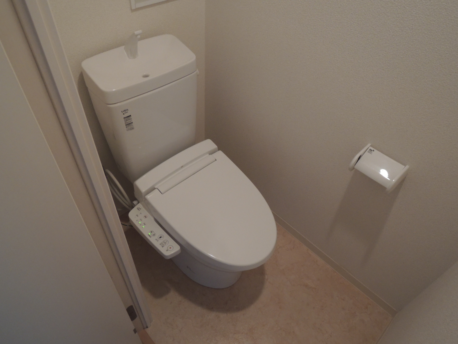 トイレ　ウォシュレット付き