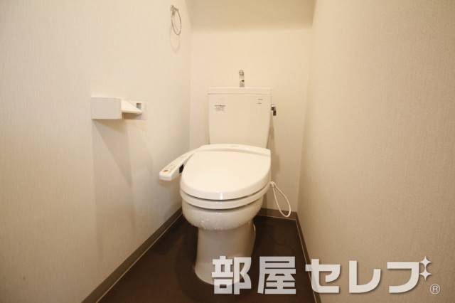 トイレ　温水洗浄便座。