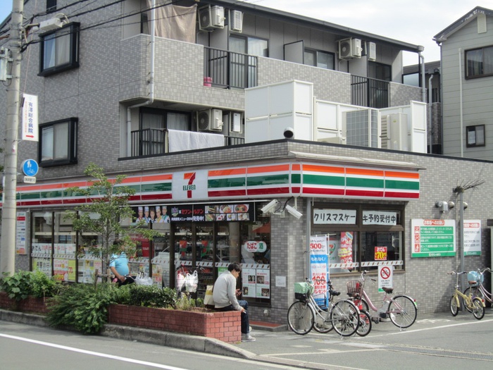 コンビニ　セブンイレブン（コンビニ）まで613m