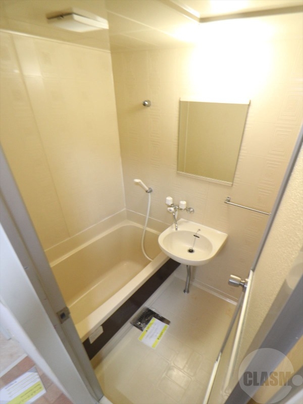 バス・シャワールーム　清潔感のあるバスルーム