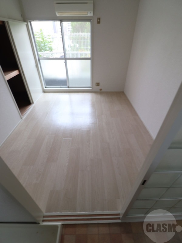 居室・リビング　６帖の洋室です