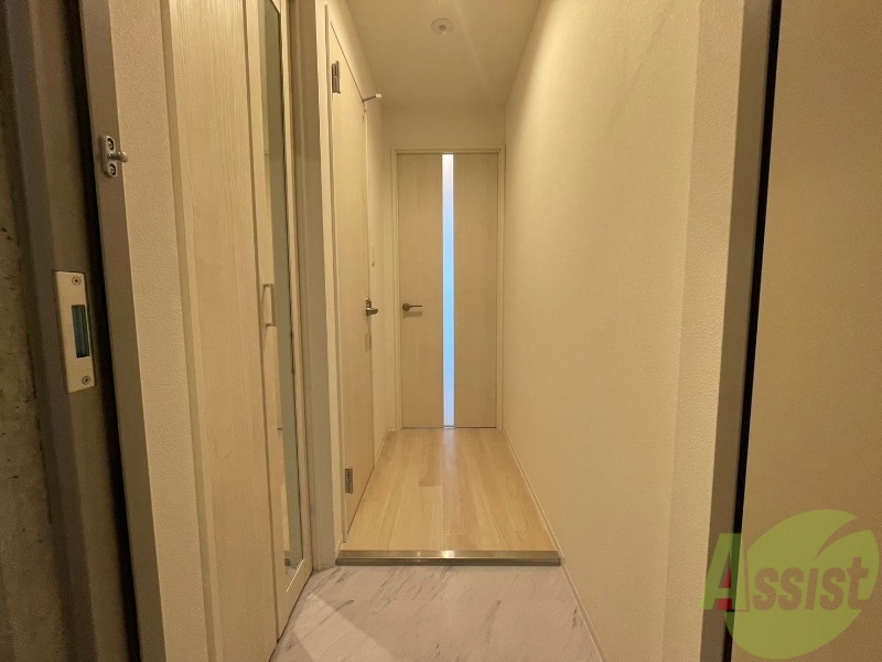 玄関　玄関の様子です。明るい印象ですね。気分もあがりそう。