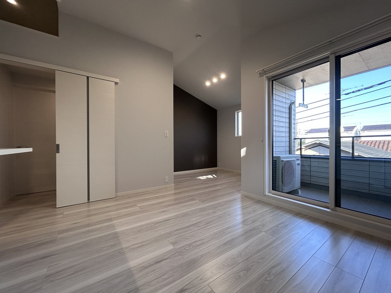 居室・リビング　こちらの居間で趣味の時間をお楽しみください