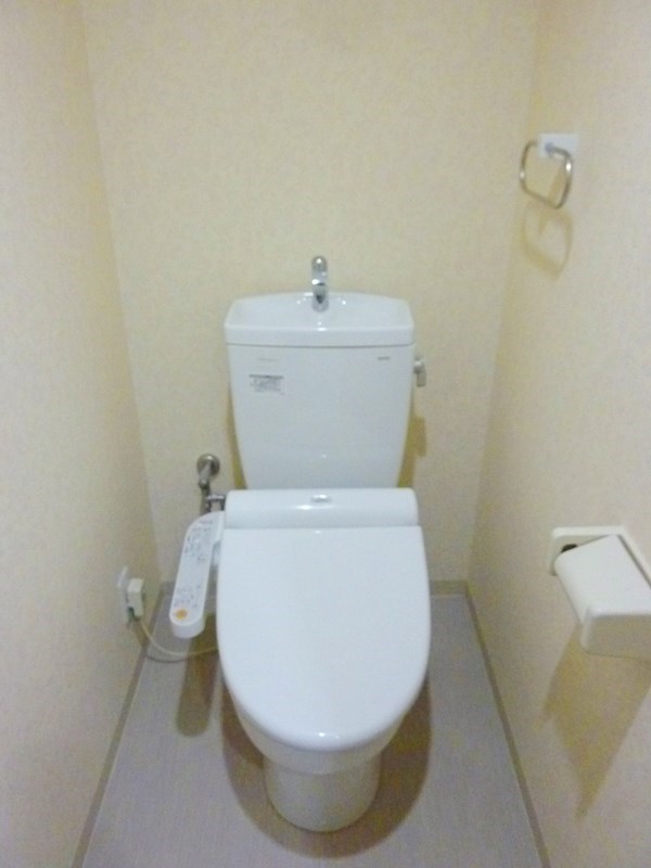 トイレ　温水洗浄便座