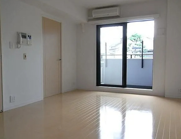 居室・リビング　別部屋の写真を使用しております。