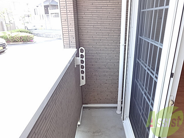 バルコニー　南向きのベランダではお洗濯がしっかりと乾いて嬉しくなります