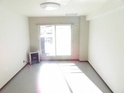 居室・リビング　◆エアコン付きで夏も快適！◆水道料定額で月々の支払いがお得！