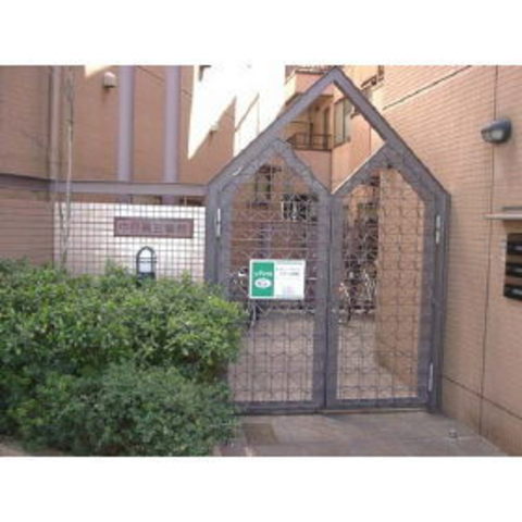 エントランス　オートロックなので安心です。