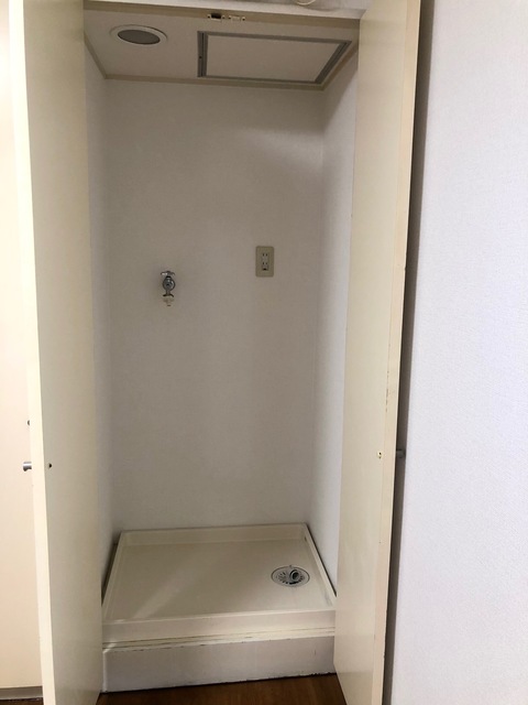 その他設備　洗濯機置き場はドア付きで目隠しできます