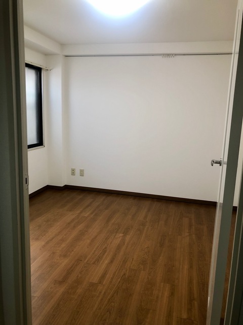 居室・リビング　木のぬくもりがあるフローリングのお部屋。