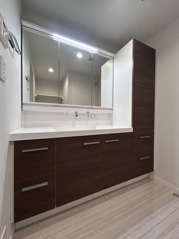 洗面設備　脱衣スペースもあります