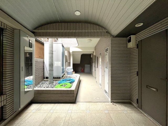 エントランス　ゆとりのあるエントランスです