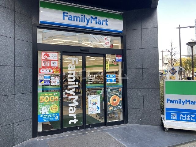コンビニ　ファミリーマート　名駅桜通店（コンビニ）まで671m