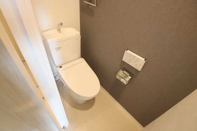 トイレ　※別室の参考写真の為、現況優先です。