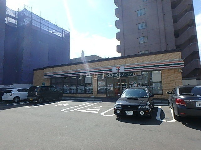 コンビニ　セブンイレブン南９条西７丁目店（コンビニ）まで94m