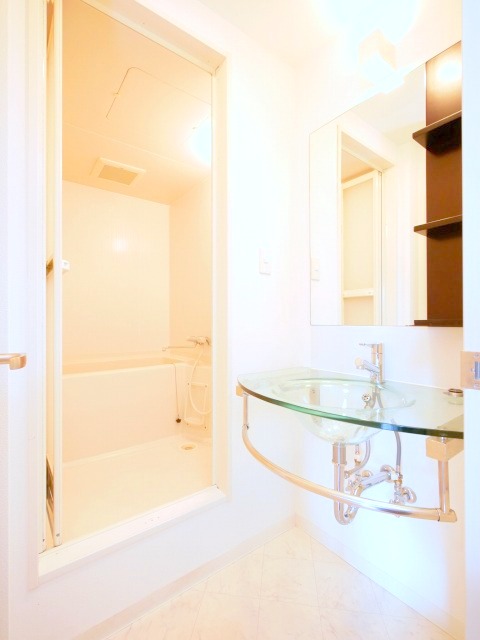 洗面設備　オシャレな洗面化粧台です♪