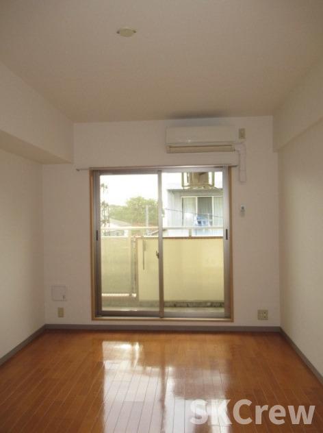 居室・リビング　別号室の写真です