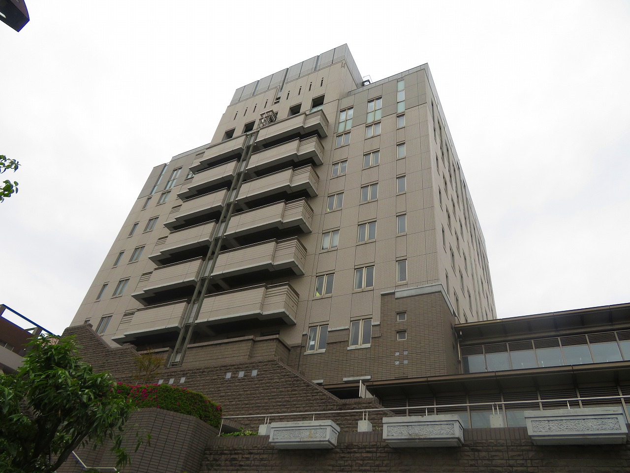 役所　川崎市多摩区役所（役所）まで621m