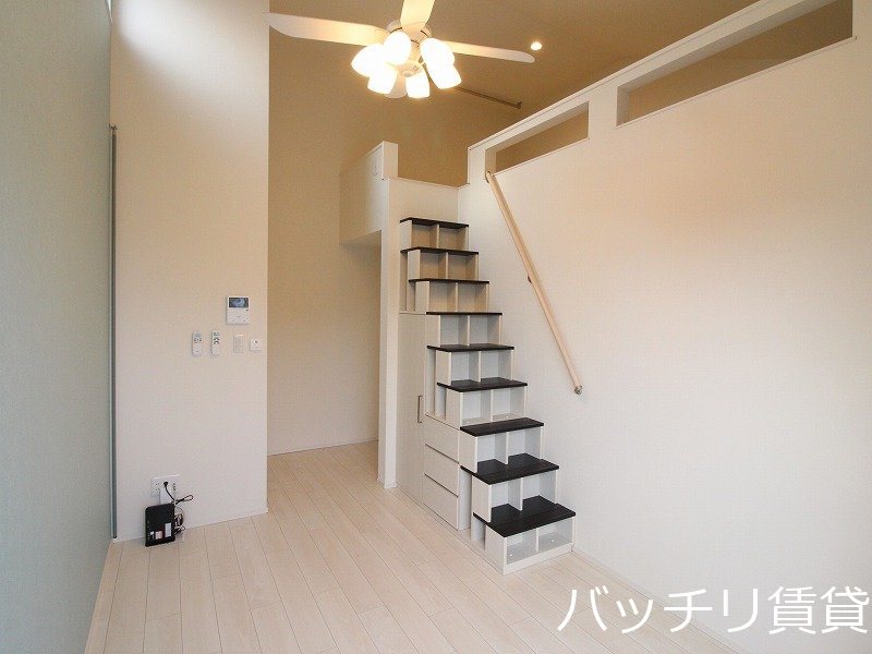 居室・リビング　別号室タイプの為、現状を優先致します。