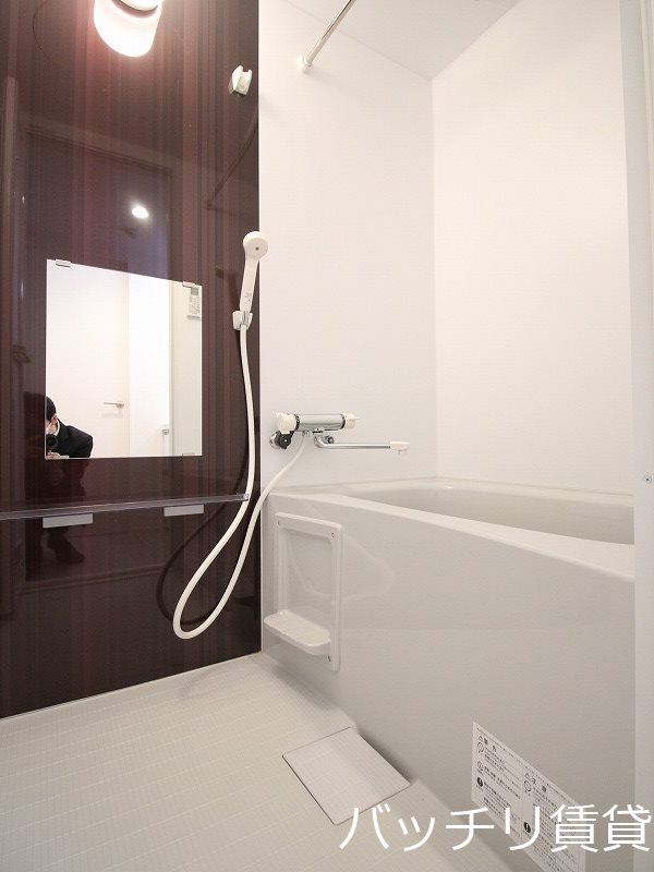 バス・シャワールーム　別号室タイプの為、現状を優先致します。