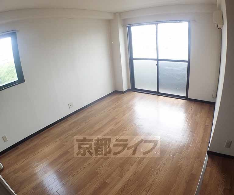 居室・リビング　フローリングが綺麗なお部屋です。