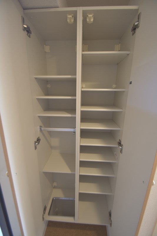 玄関　天井高シューズＢＯＸ