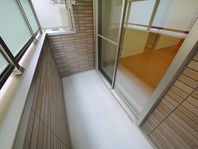 バルコニー　テラスがあります