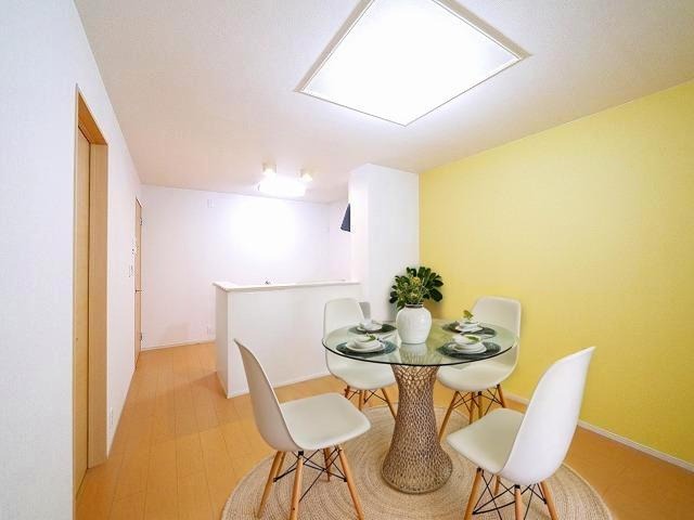 居室・リビング　CGで家具等を配置したもので家具等は含まれません