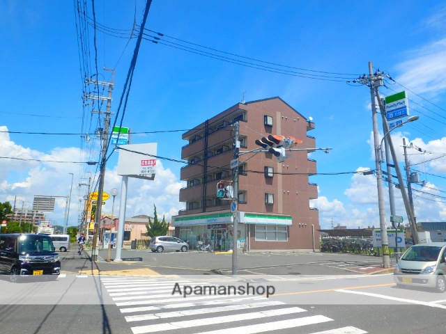 コンビニ　ファミリーマート（コンビニ）まで875m