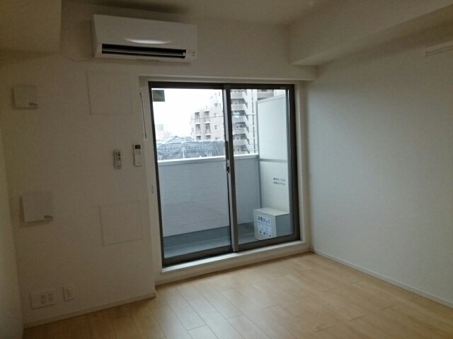 居室・リビング　明るい色調の室内です