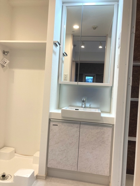 洗面設備　※写真は同タイプ住戸です。