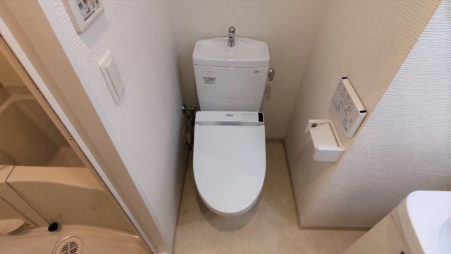 トイレ　ウォシュレット機能付きです