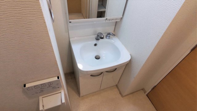 洗面設備　独立洗面台なので朝の身支度も快適です