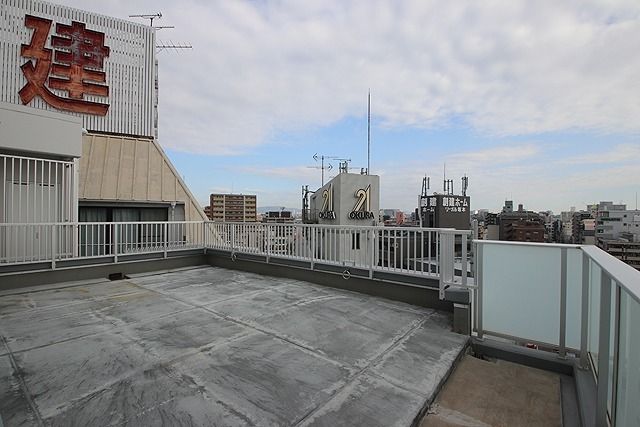 バルコニー　暖かな日差しのふりそそぐバルコニー