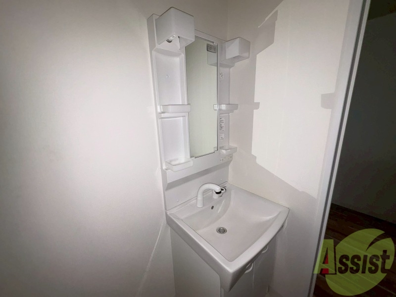 洗面設備　独立洗面台です。毎日の身支度も楽しみですね。