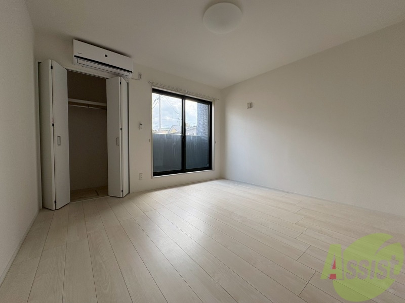 居室・リビング　白を基調としたお部屋で明るくていいですね。