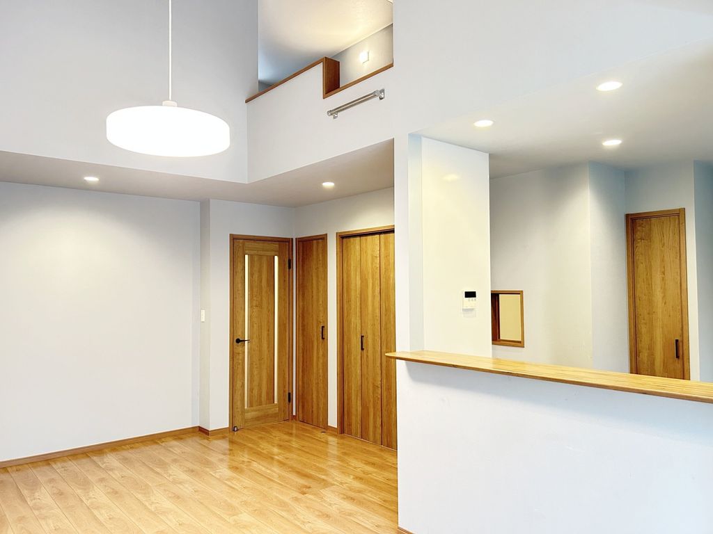 居室・リビング　2Fリビング11.8帖床暖房付きです