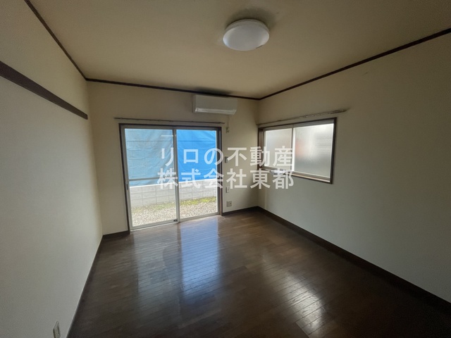 居室・リビング　２面採光なので、明るく風通しのよい過ごしやすいお部屋です♪