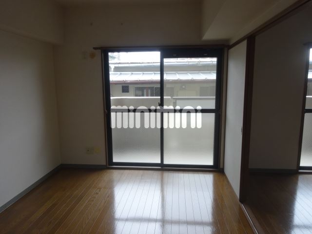 居室・リビング　６帖の洋間です。