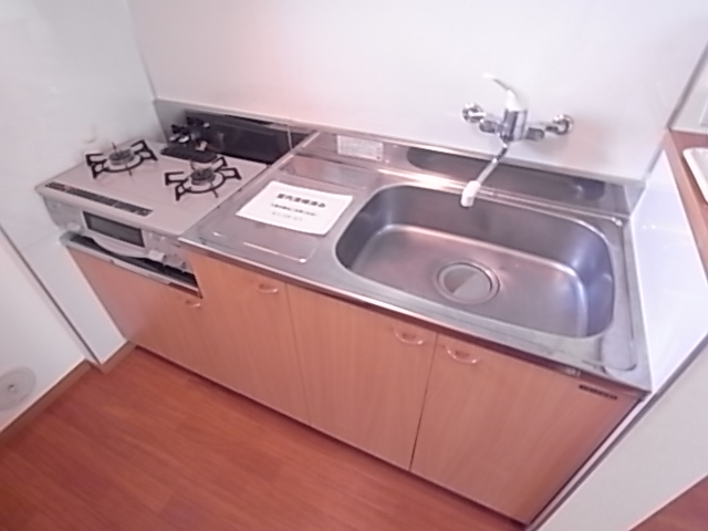 キッチン　コンパクトなキッチンで掃除もラクラク