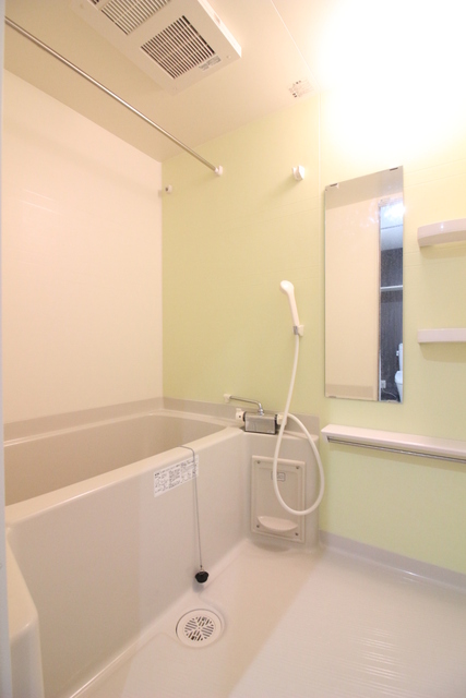 バス・シャワールーム　浴室乾燥機のある浴室