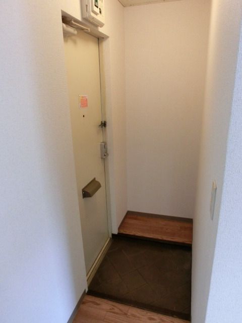 玄関　※同タイプ住戸参考写真　現況優先