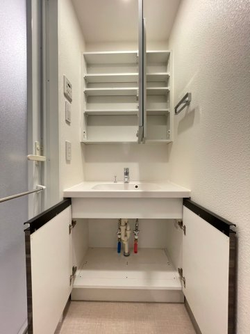 洗面設備　脱衣スペースもあります